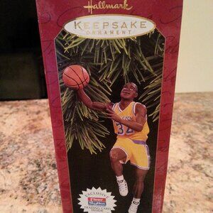 Hallmark Keepsake Ornament Collector's Series - Hoop Stars - Magic Johnson 1997